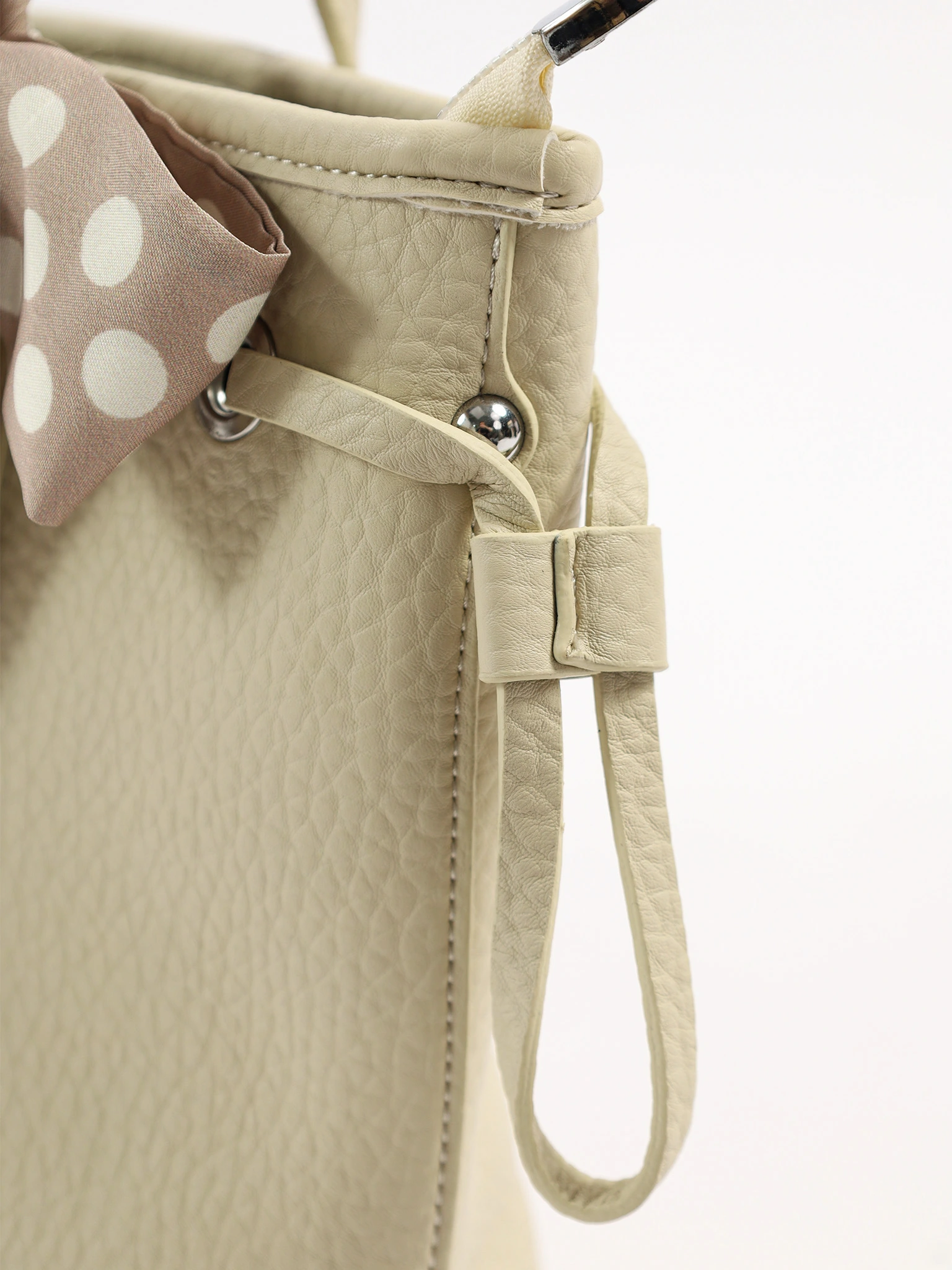 Сумка-тоут со стяжками по бокам и декоративным платком в ассортименте